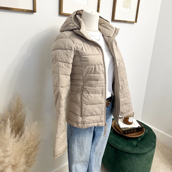Abercrombie and Fitch Packable Puffer - Picture 5 of 11